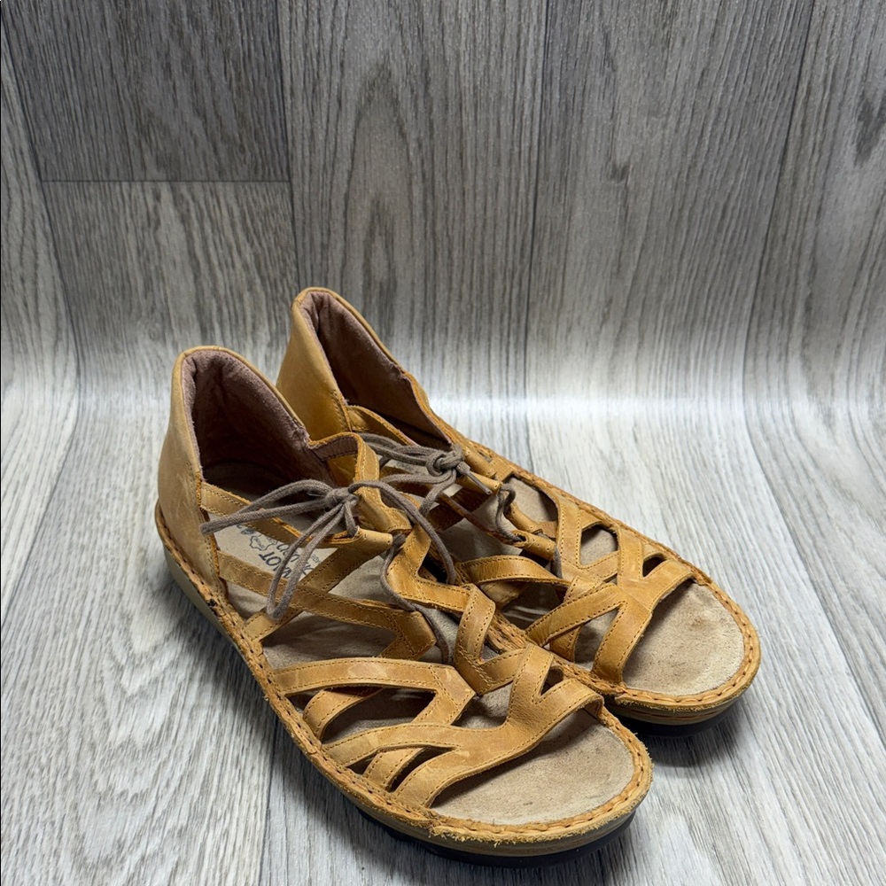 Naot Women's Tan Leather Lace-Up Sandals